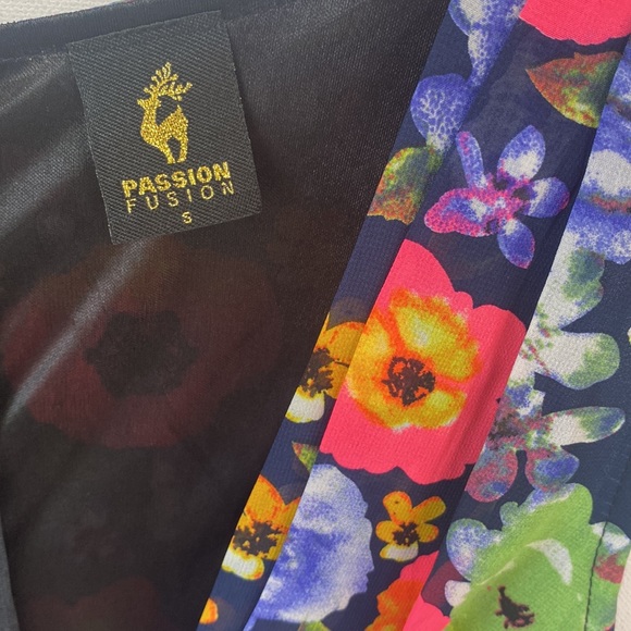(A53) NEW Passion Fusion Floral Ruffled Deep V-Neck front Romper, Sz Small, NWOT - Picture 5 of 13